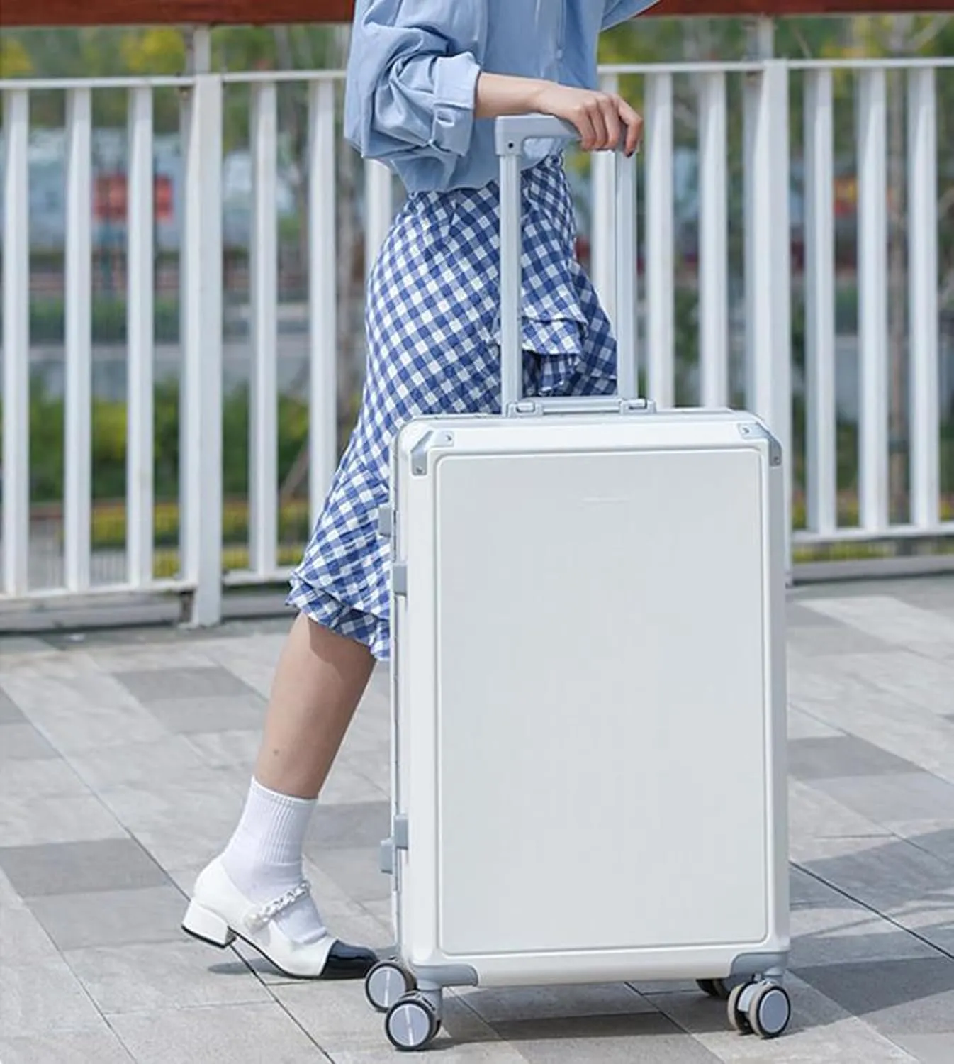 22-Inch Zipperless Cabin Suitcase - Affordable Carry-On Luggage with 4 Spinner Wheels(Black,24in)