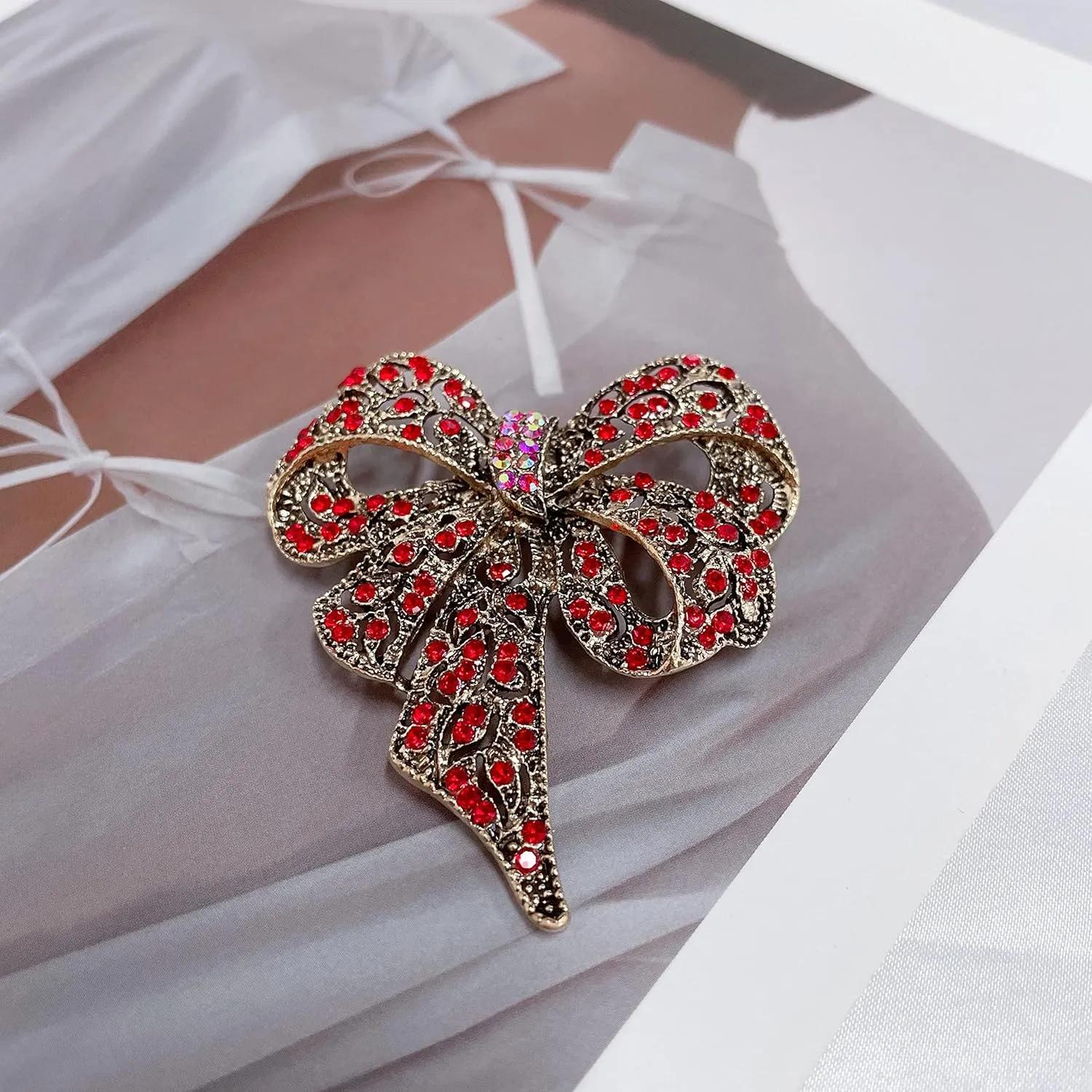 Vintage Big Bow Knot Rhinestones Sparkly Brooches Lapel Pin Ribbon Brooch Classic for Women Girls Dainty Dresses Suit Shirt Clothes Accessories